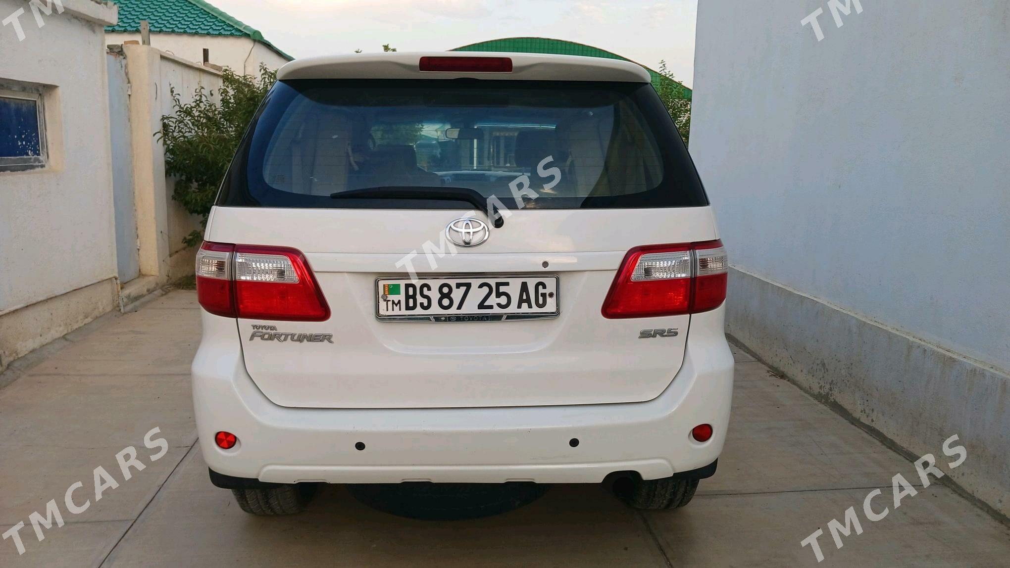 Toyota Fortuner 2010 - 225 000 TMT - Aşgabat - img 2