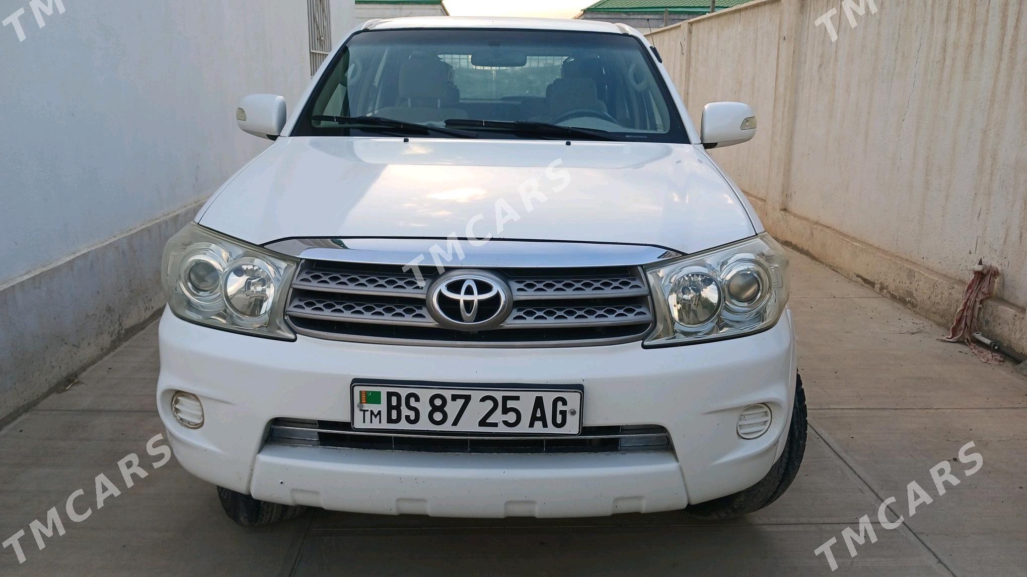 Toyota Fortuner 2010 - 225 000 TMT - Ашхабад - img 4