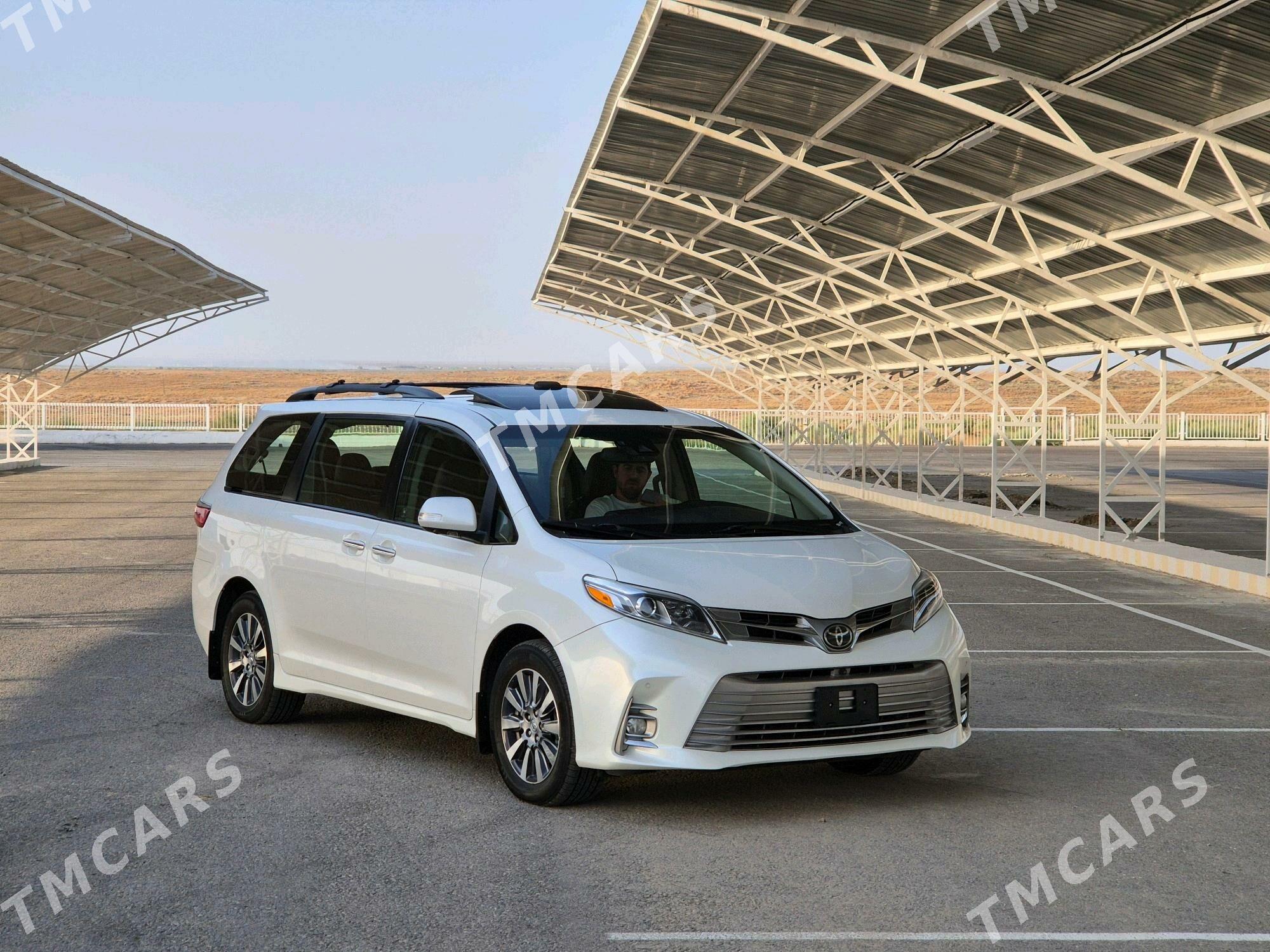 Toyota Sienna 2018 - 625 000 TMT - Aşgabat - img 5