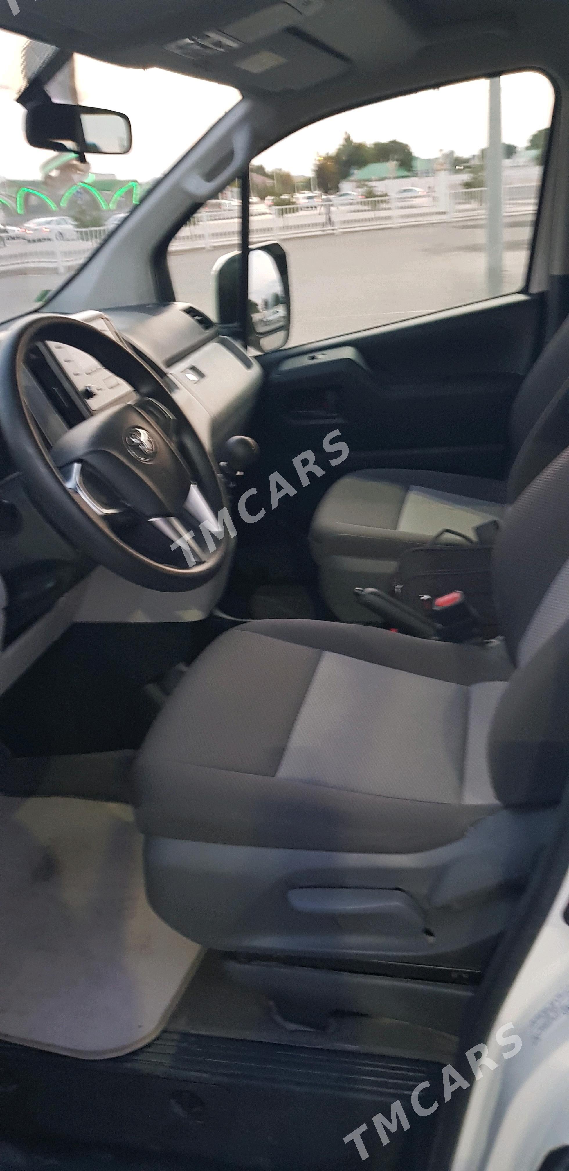 Toyota Hiace 2019 - 618 000 TMT - Aşgabat - img 3