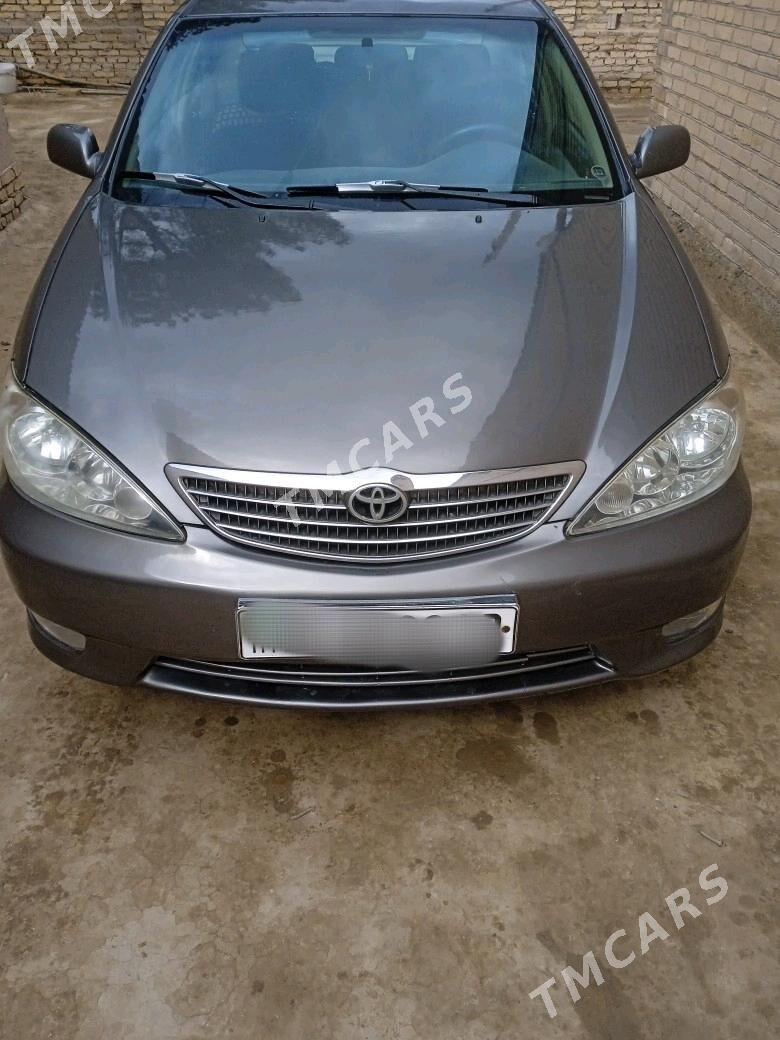 Toyota Camry 2004 - 115 000 TMT - Halaç - img 3