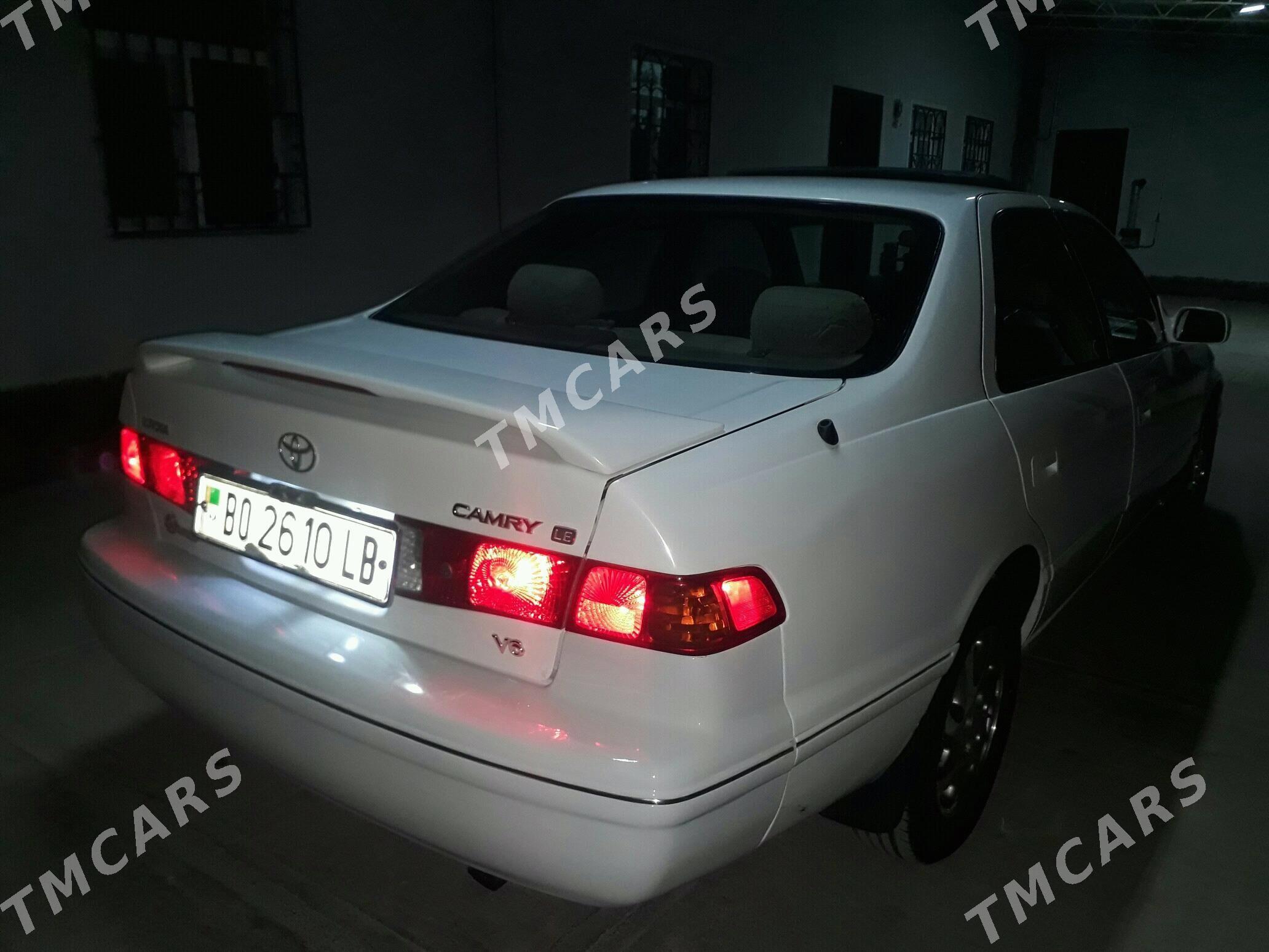 Toyota Camry 2000 - 130 000 TMT - Saýat - img 2