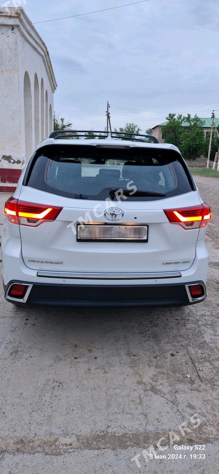 Toyota Highlander 2019 - 450 000 TMT - Baýramaly - img 3