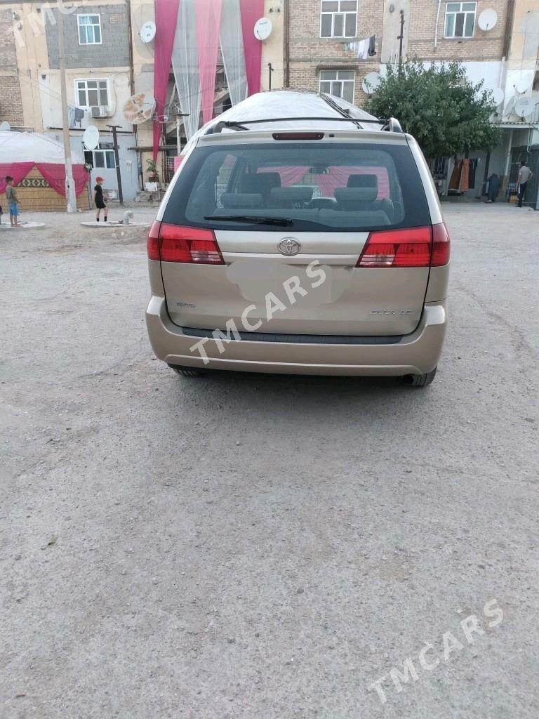 Toyota Sienna 2004 - 190 000 TMT - Balkanabat - img 2