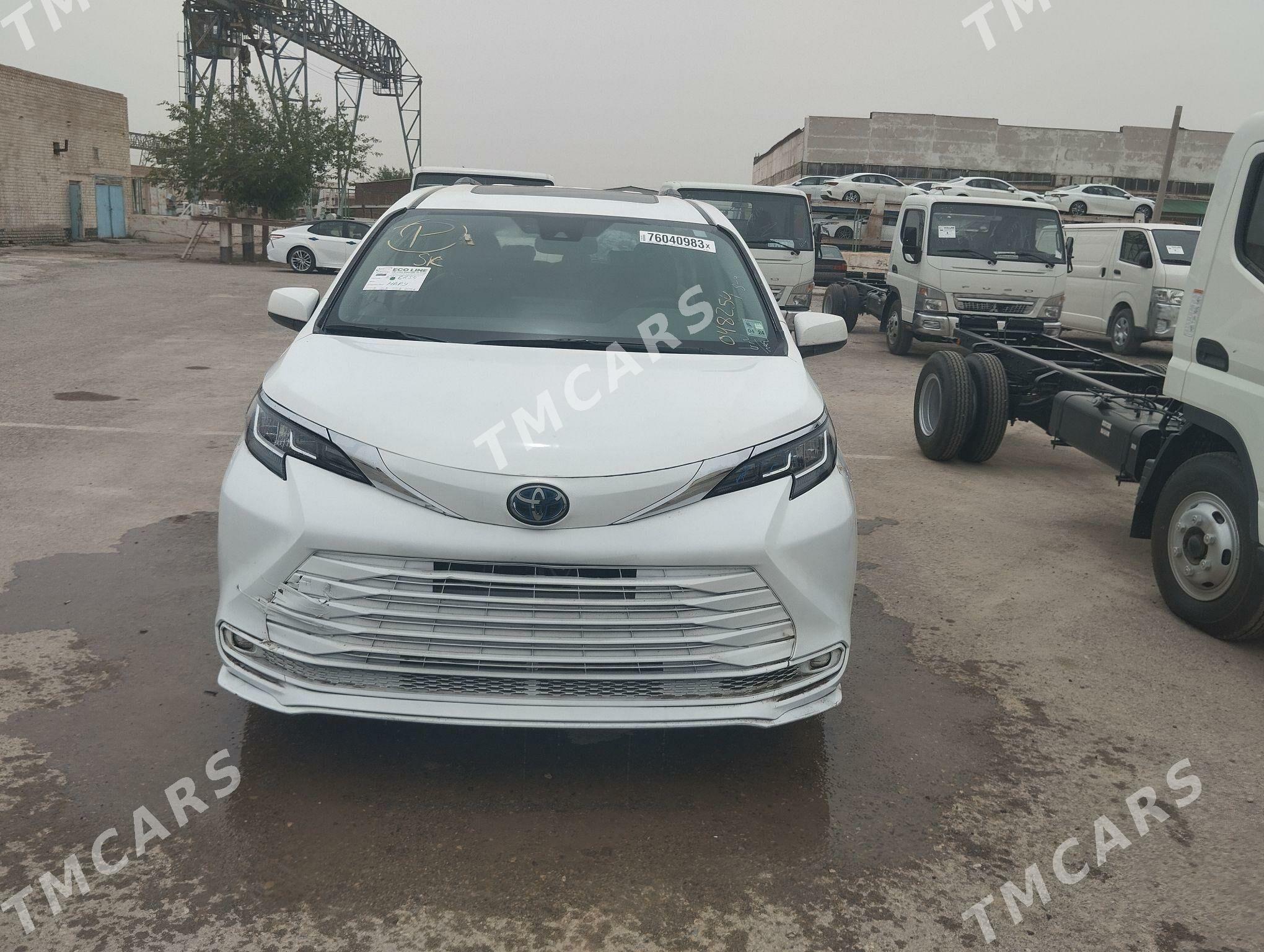 Toyota Sienna 2021 - 600 000 TMT - Мары - img 2