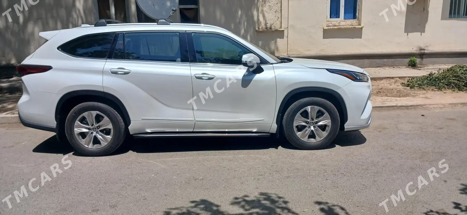 Toyota Highlander 2022 - 608 000 TMT - Бедев - img 3