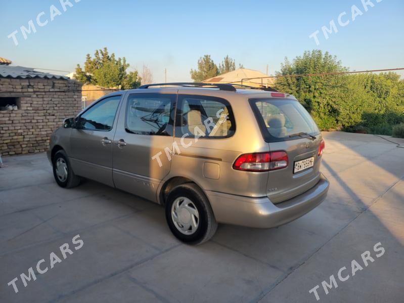 Toyota Sienna 2002 - 128 000 TMT - Мары - img 3