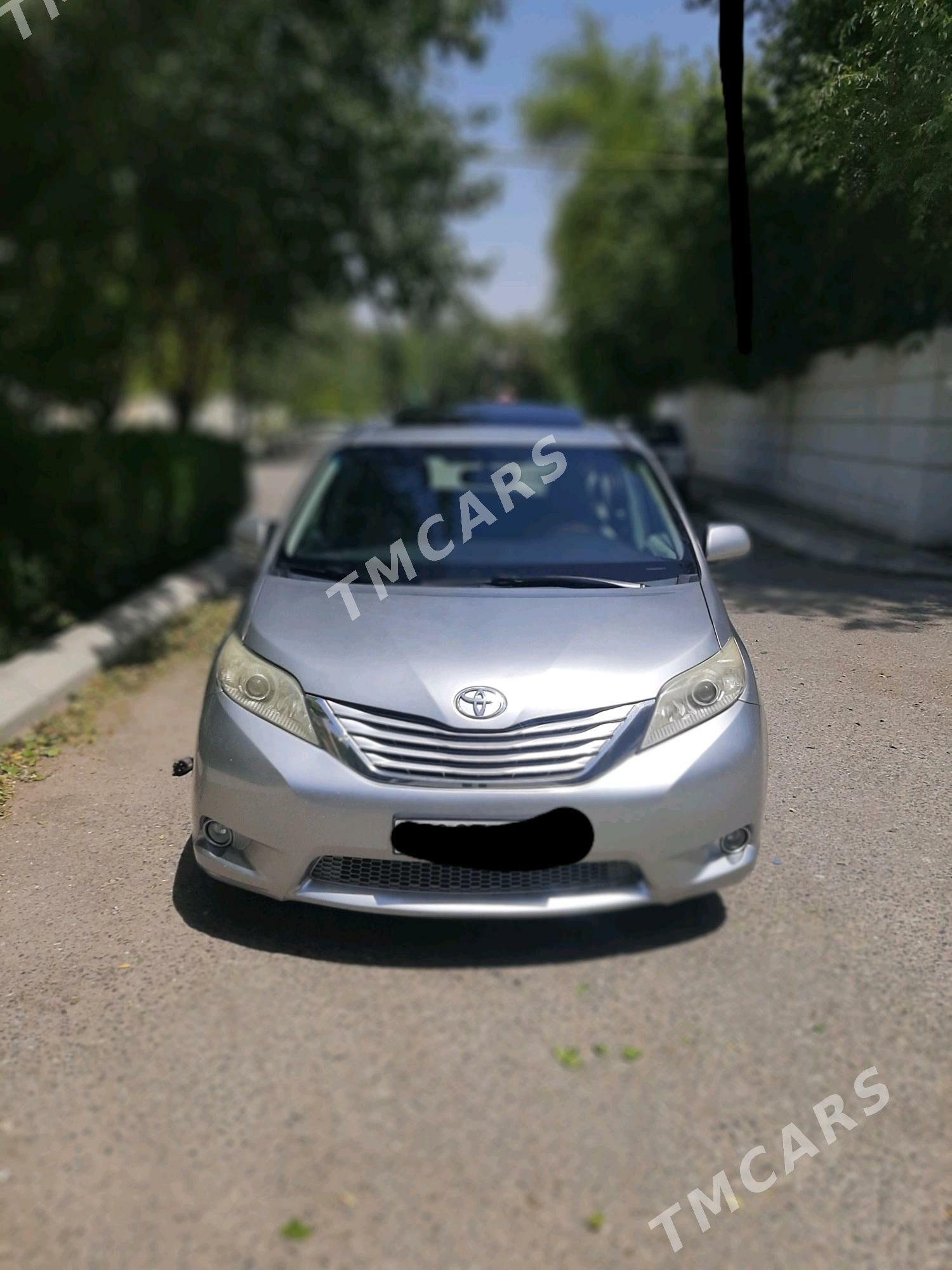 Toyota Sienna 2010 - 210 000 TMT - Ашхабад - img 2