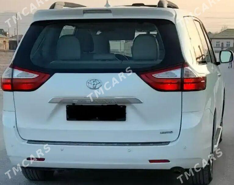 Toyota Sienna 2010 - 285 000 TMT - Aşgabat - img 2