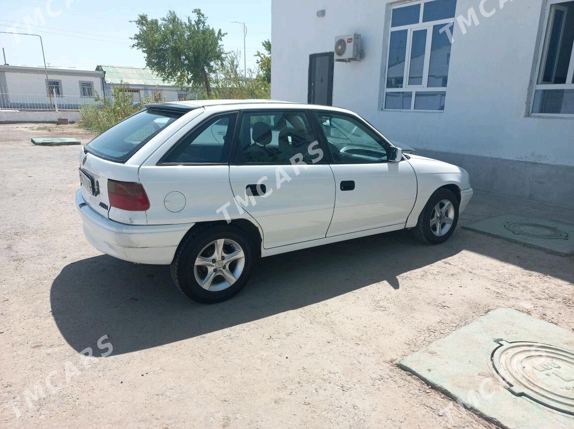 Opel Astra 1992 - 30 000 TMT - Farap - img 2