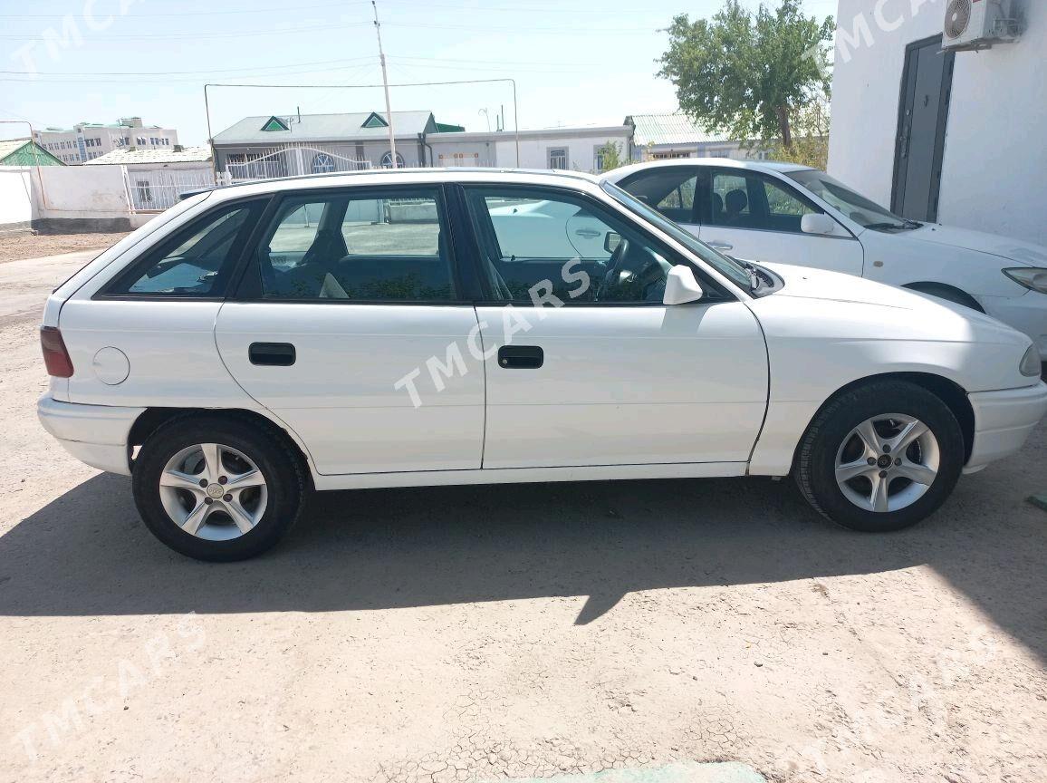 Opel Astra 1992 - 30 000 TMT - Farap - img 3