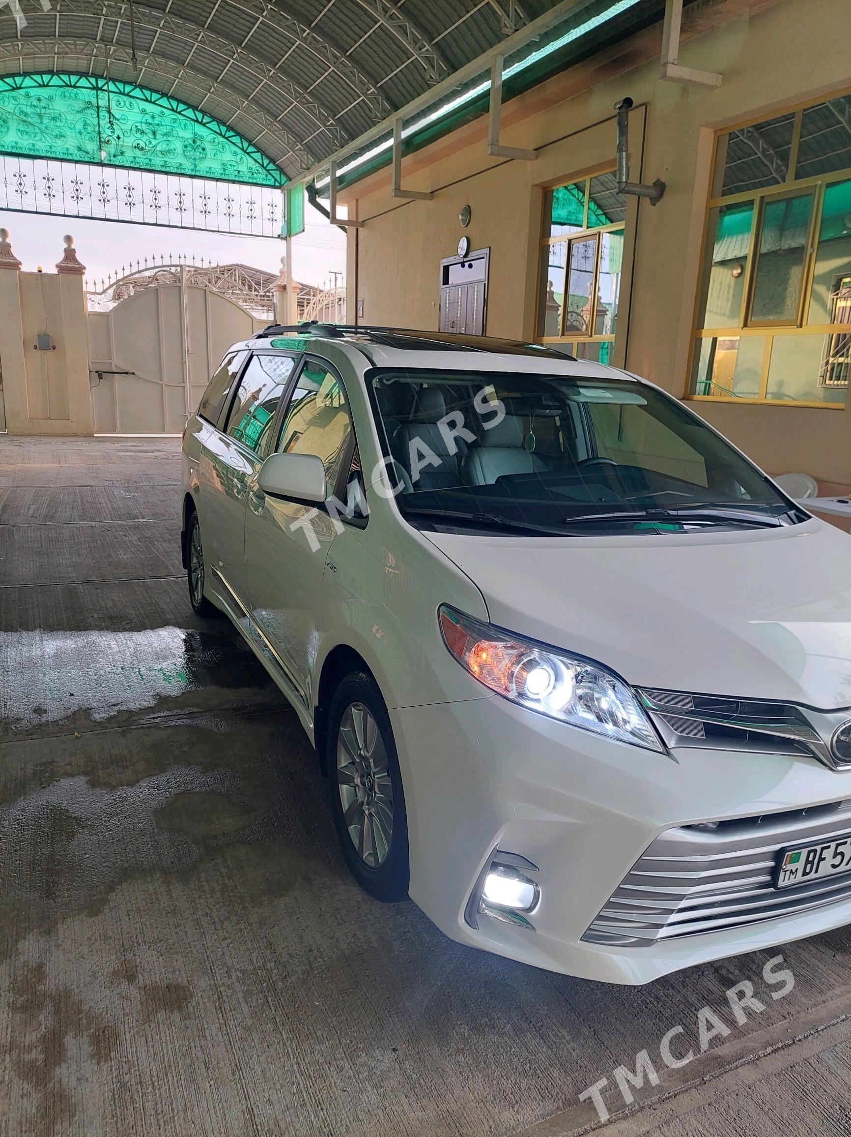 Toyota Sienna 2019 - 440 000 TMT - Кипджак - img 4