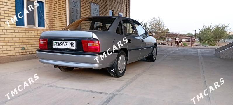 Opel Vectra 1990 - 30 000 TMT - Мары - img 4