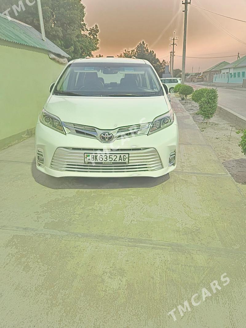 Toyota Sienna 2016 - 395 000 TMT - Aşgabat - img 3