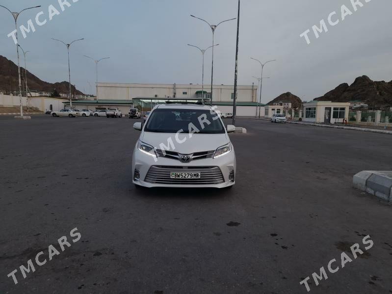 Toyota Sienna 2017 - 490 000 TMT - Türkmenbaşy - img 8