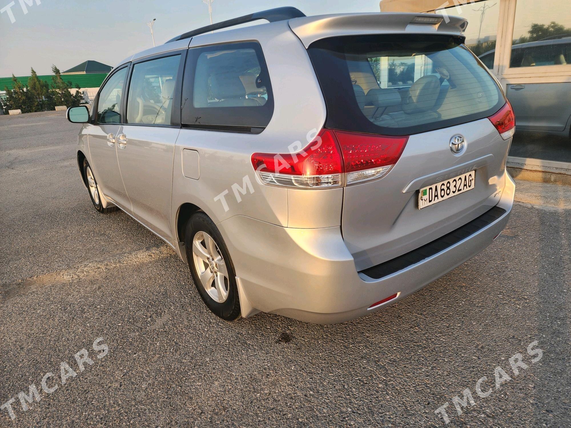 Toyota Sienna 2012 - 265 000 TMT - Aşgabat - img 4