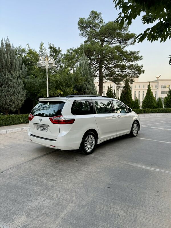 Toyota Sienna 2018 - 339 000 TMT - Ашхабад - img 2