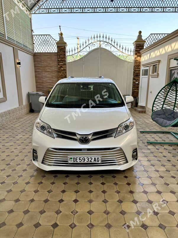 Toyota Sienna 2018 - 410 000 TMT - Ашхабад - img 4