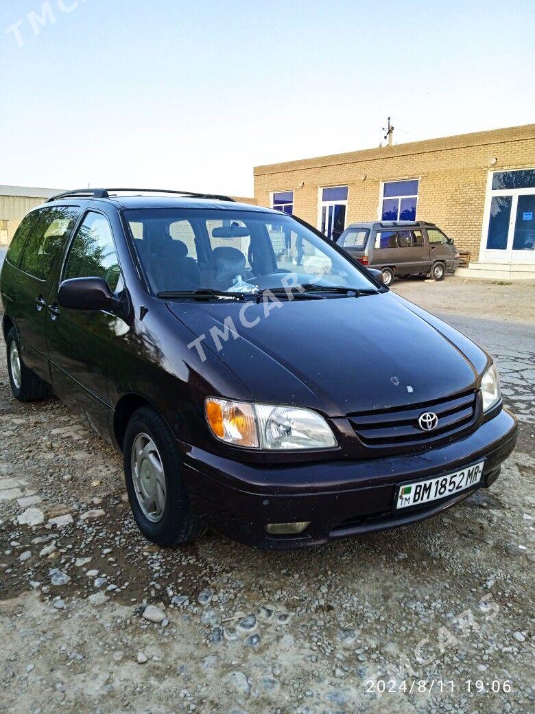 Toyota Sienna 2002 - 130 000 TMT - Мары - img 3