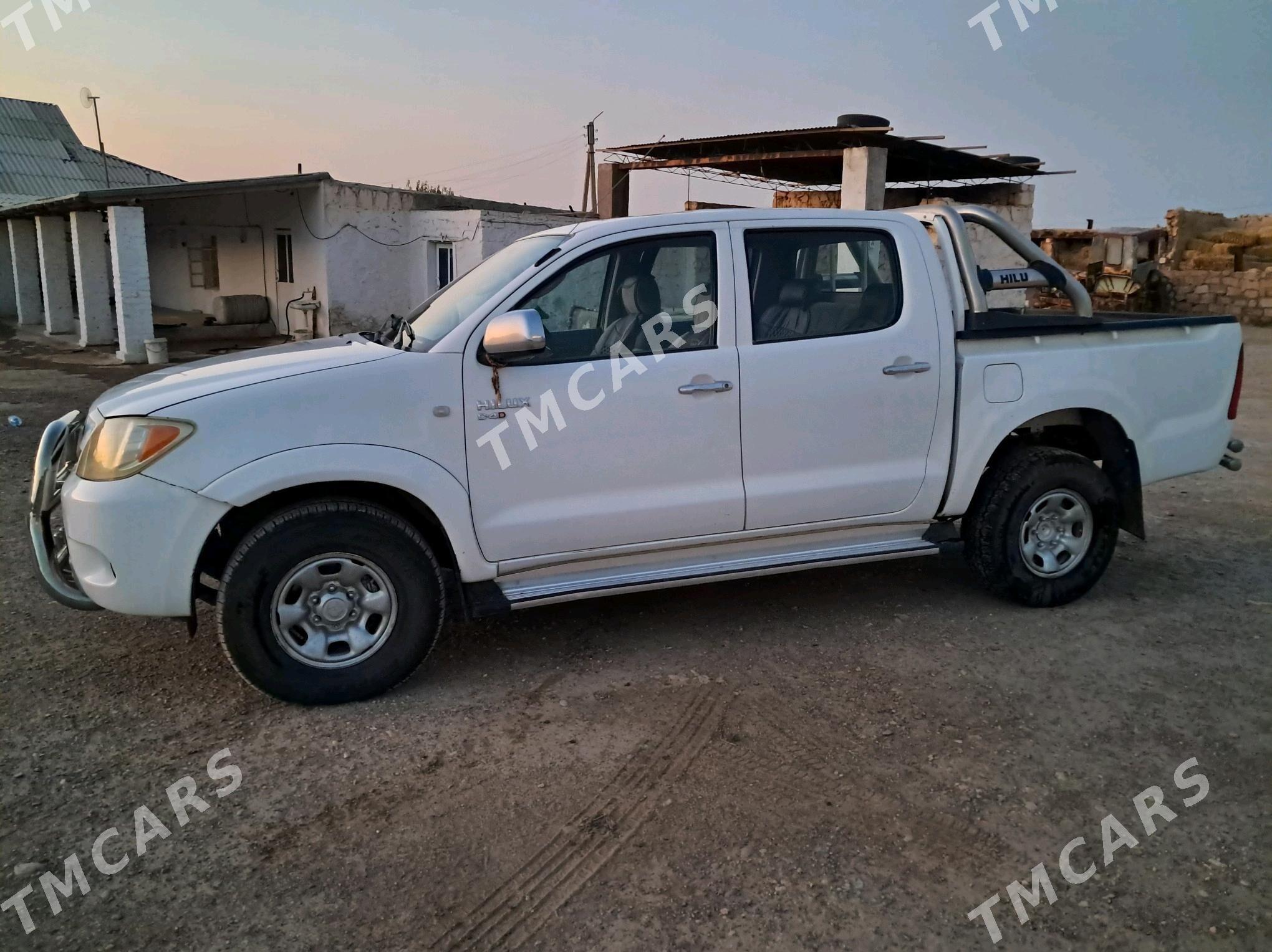 Toyota Hilux 2007 - 190 000 TMT - Dostluk - img 3