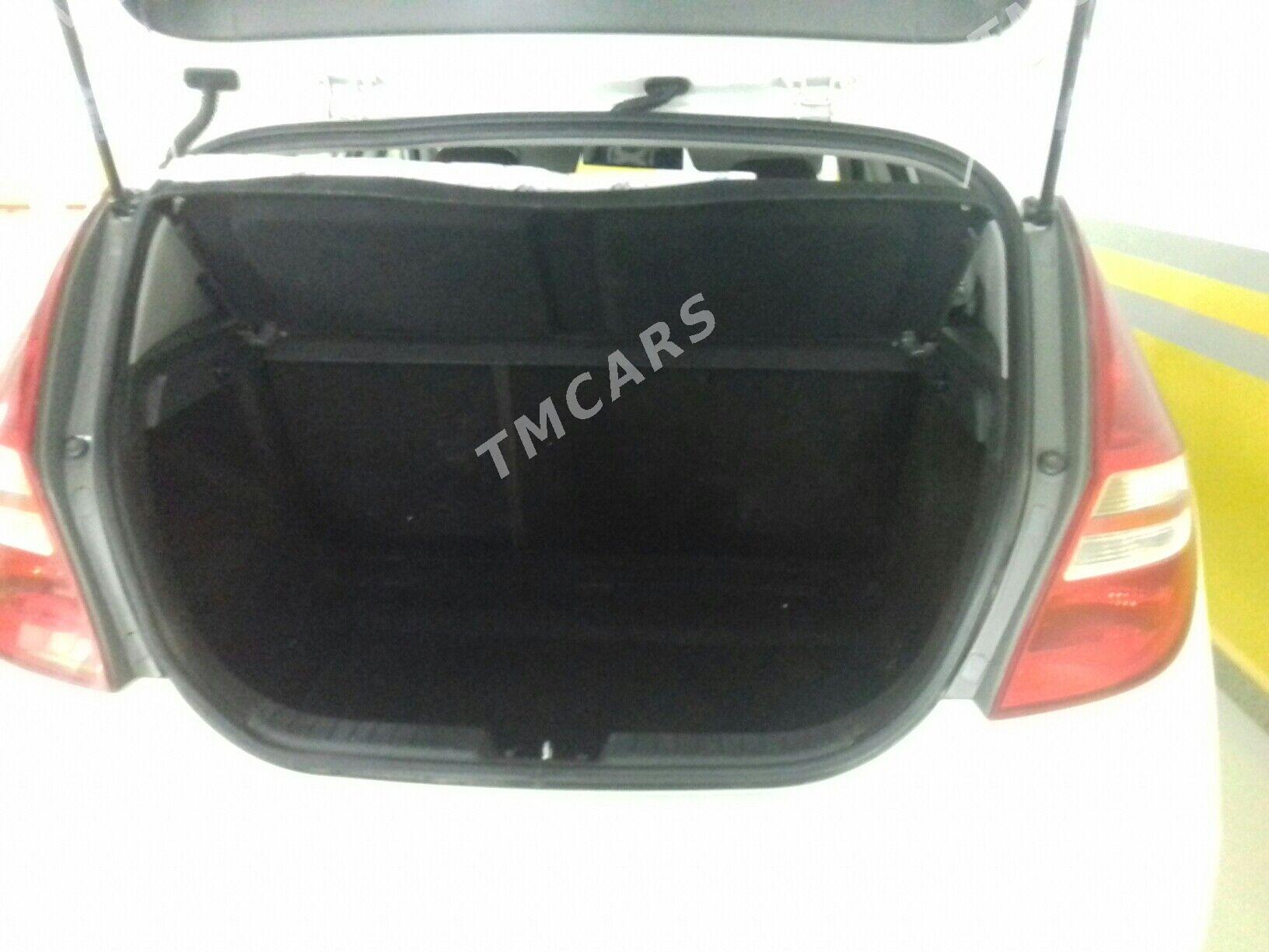 Hyundai I30 2010 - 120 000 TMT - Ак-Бугдайский этрап - img 3