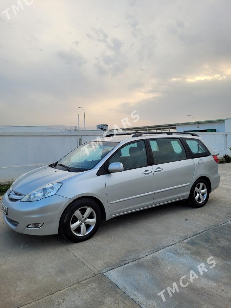 Toyota Sienna 2008 - 300 000 TMT - Анев - img 3