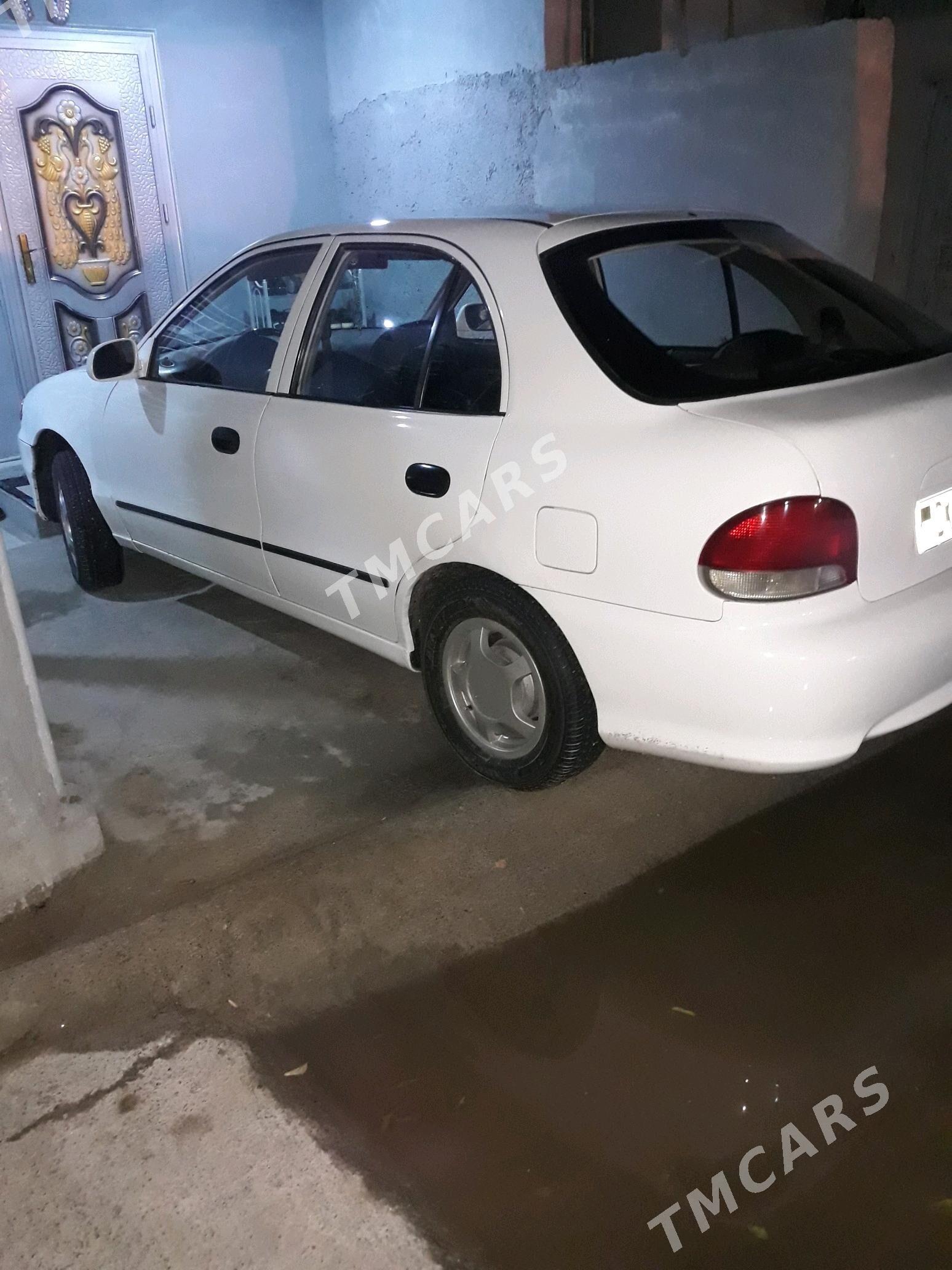 Hyundai Accent 1998 - 22 000 TMT - Кëши - img 4