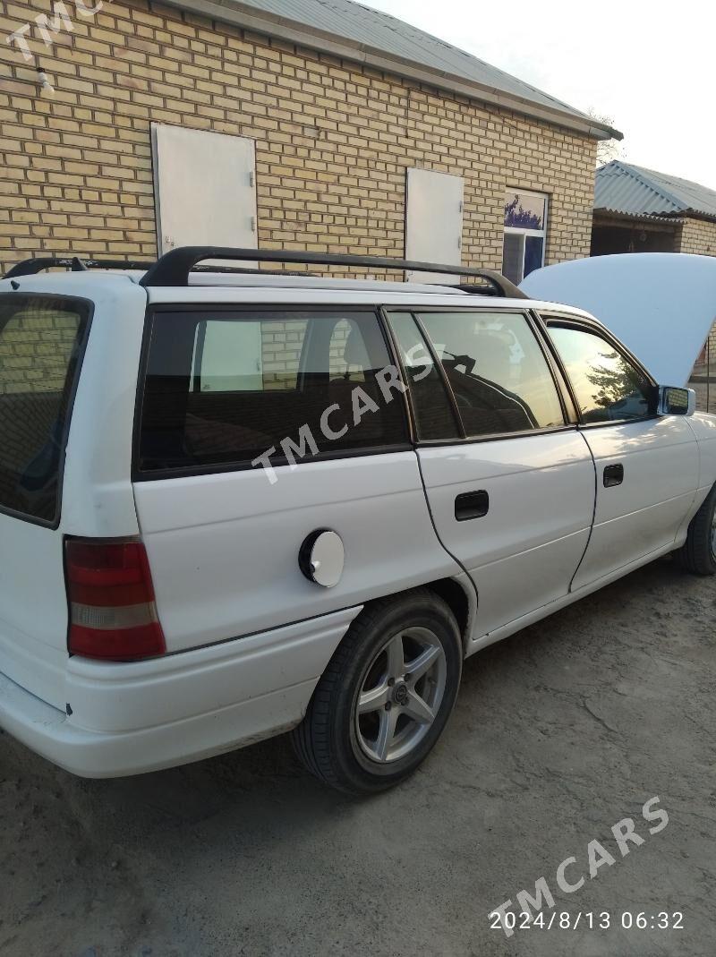 Opel Astra 1993 - 30 000 TMT - Mary - img 3