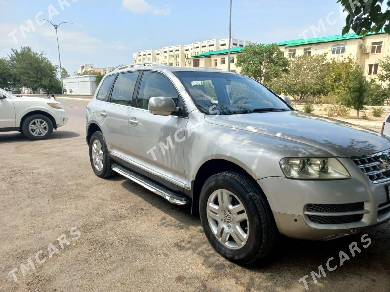 Volkswagen Touareg 2005 - 135 000 TMT - Бедев - img 3