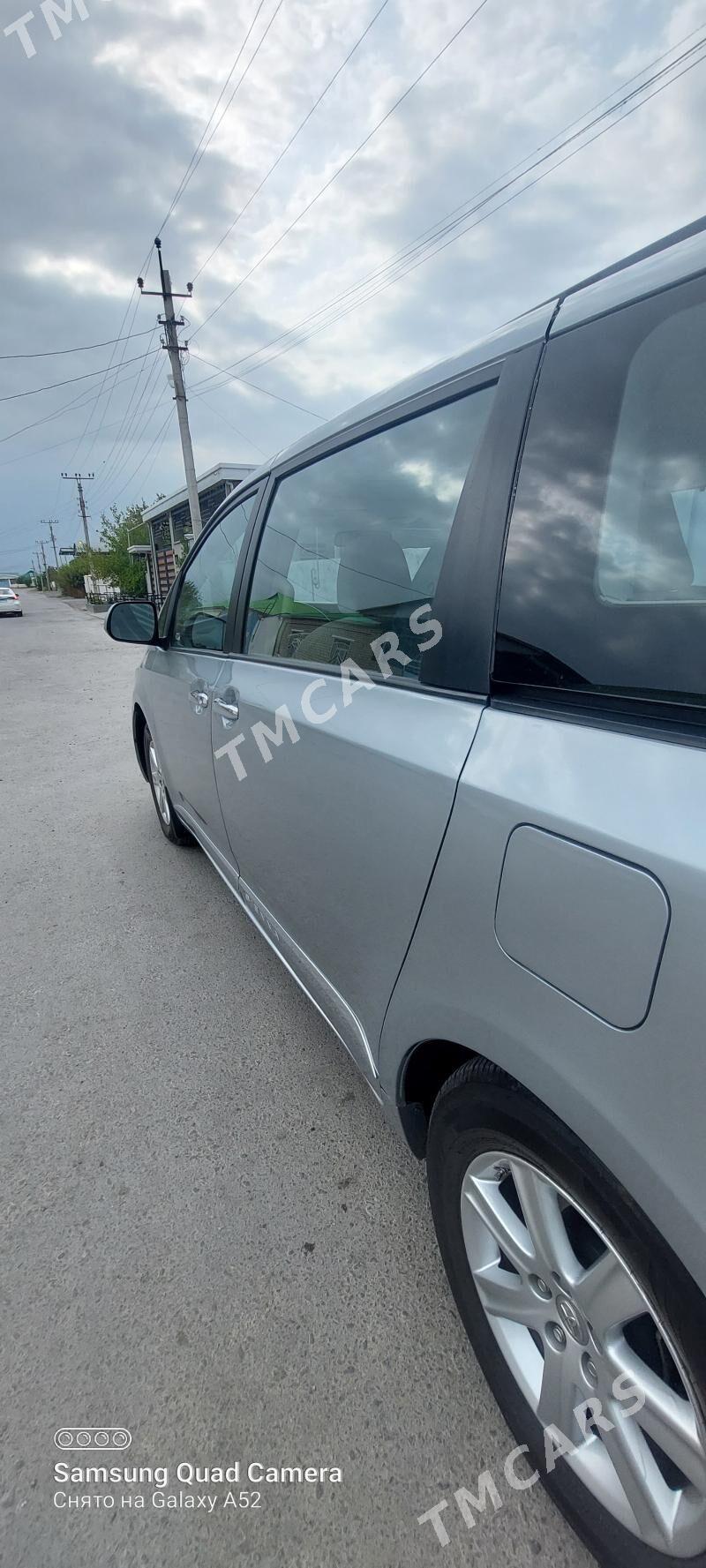 Toyota Sienna 2016 - 290 000 TMT - Бедев - img 2