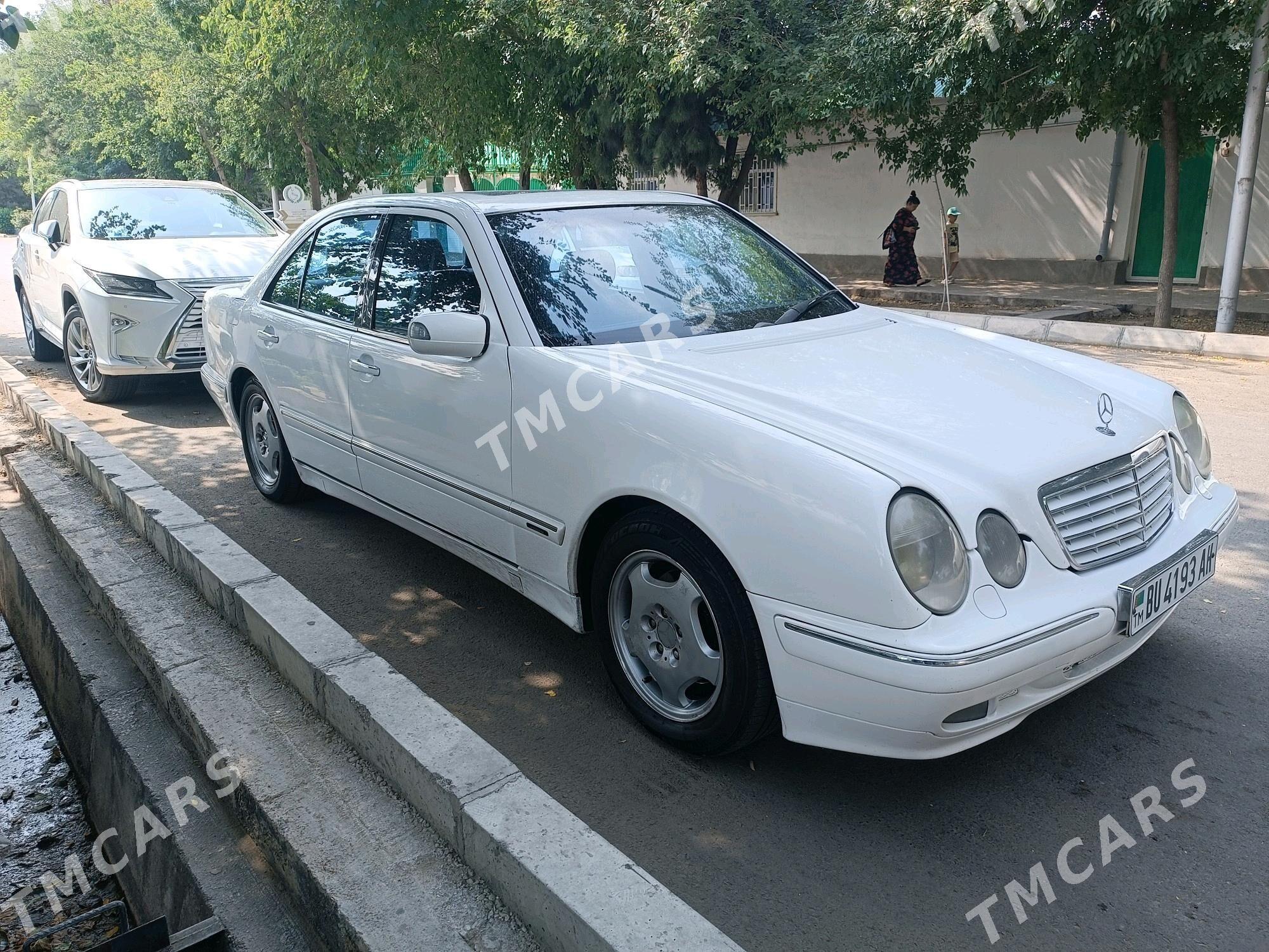 Mercedes-Benz E320 2000 - 88 000 TMT - 11 мкр - img 3