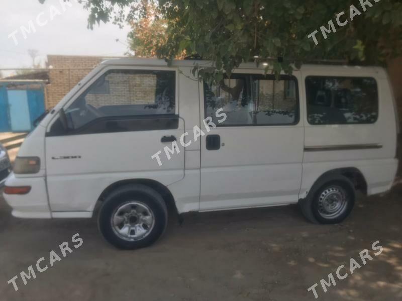 Toyota Hiace 1992 - 45 000 TMT - Мары - img 3