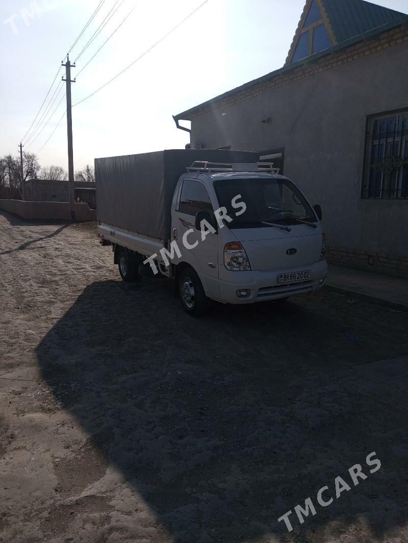 Kia Bongo 2011 - 200 000 TMT - Şabat etr. - img 2