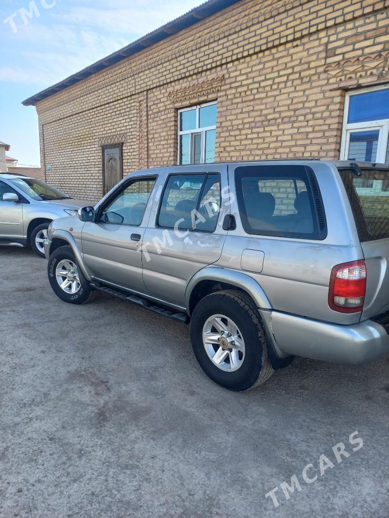 Nissan Pathfinder 2001 - 100 000 TMT - Дашогуз - img 3