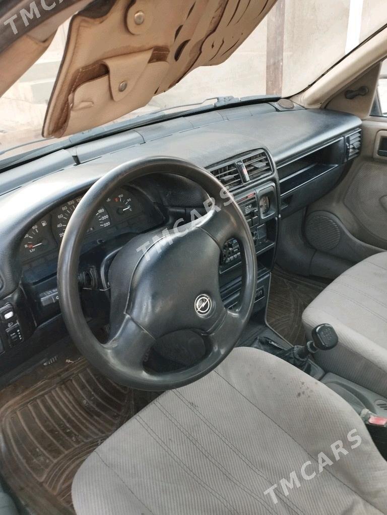 Opel Vectra 1990 - 19 000 TMT - Мары - img 4