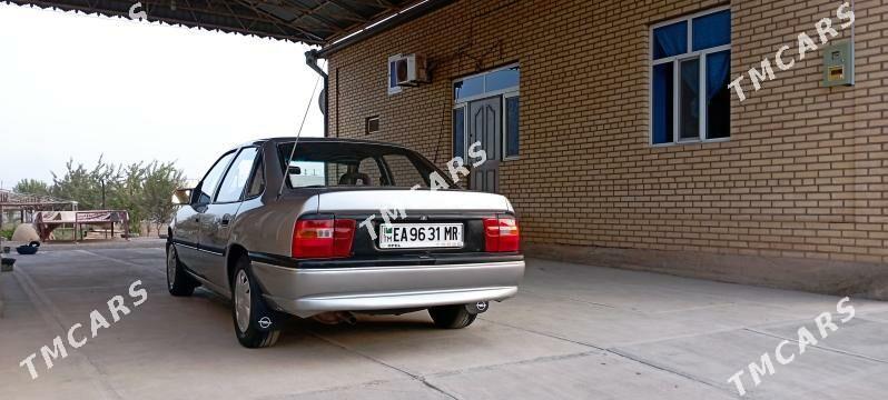 Opel Vectra 1990 - 29 000 TMT - Мары - img 5