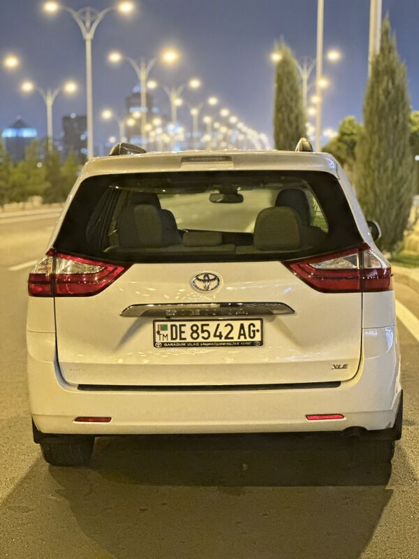 Toyota Sienna 2018 - 380 000 TMT - Aşgabat - img 6