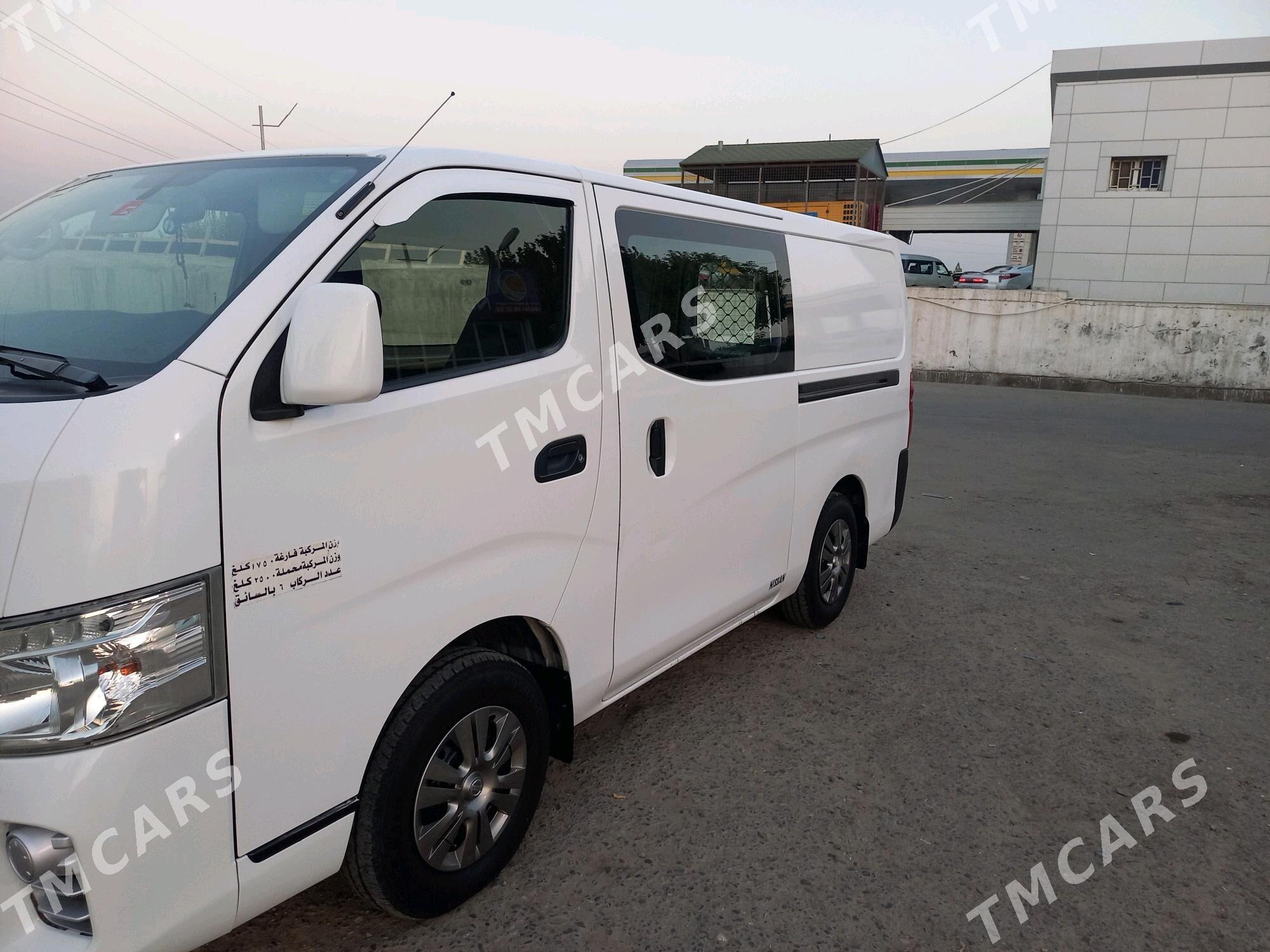 Nissan Urvan 2018 - 295 000 TMT - Mary - img 3