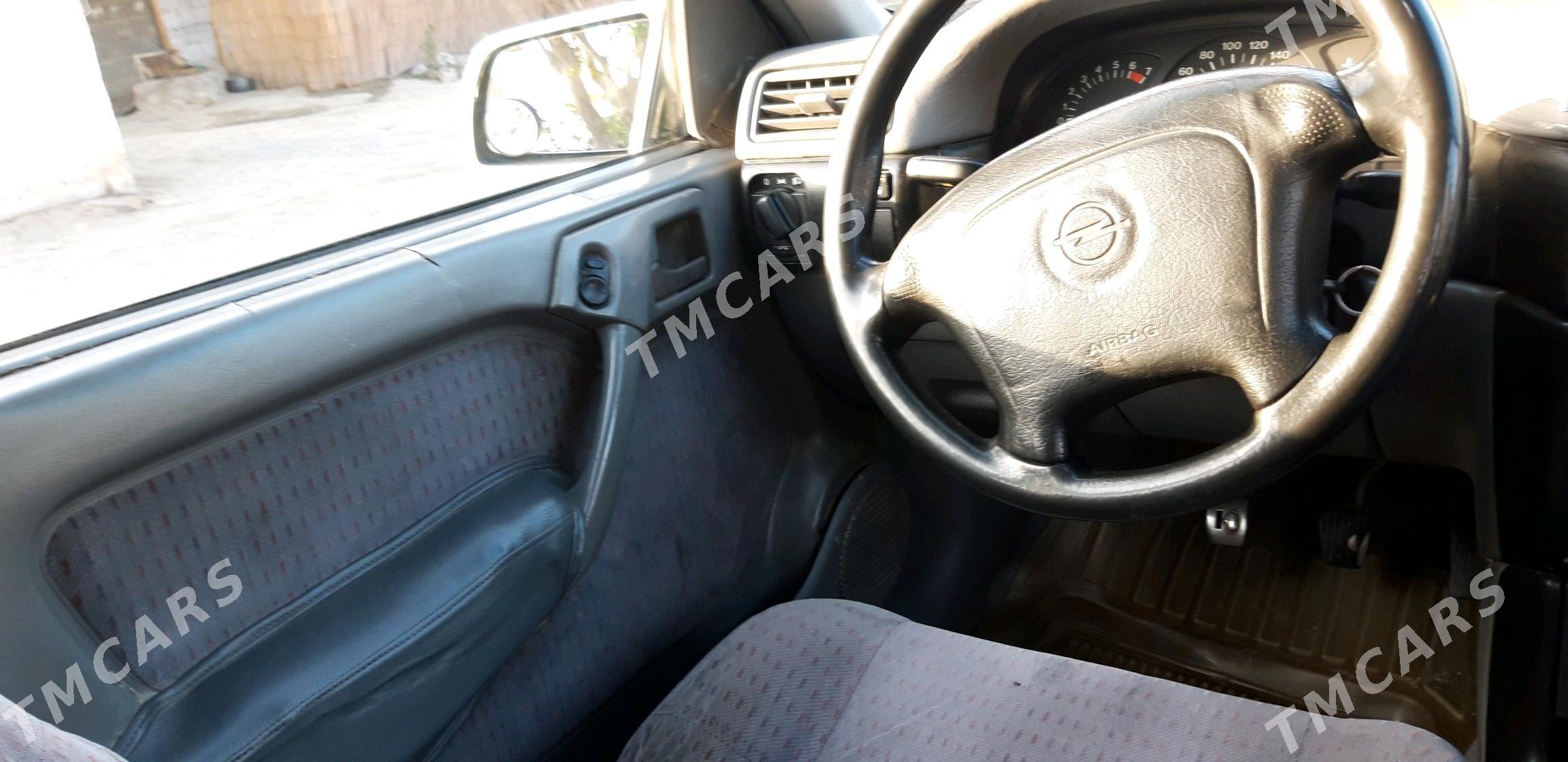 Opel Vectra 1995 - 36 000 TMT - Бахарден - img 8