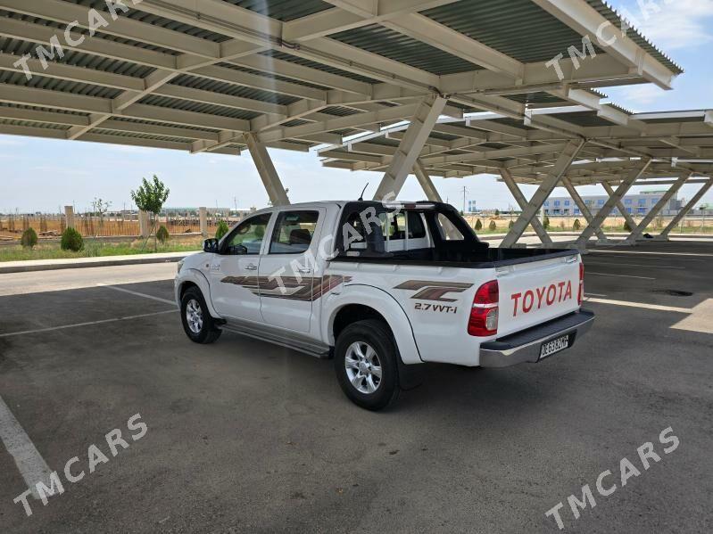 Toyota Hilux 2013 - 275 000 TMT - Мары - img 4