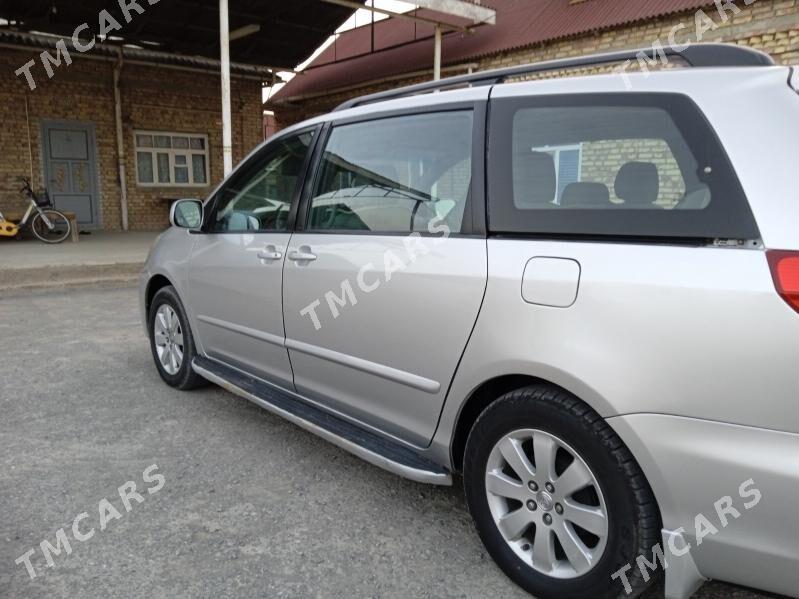 Toyota Sienna 2007 - 140 000 TMT - Берекет - img 3