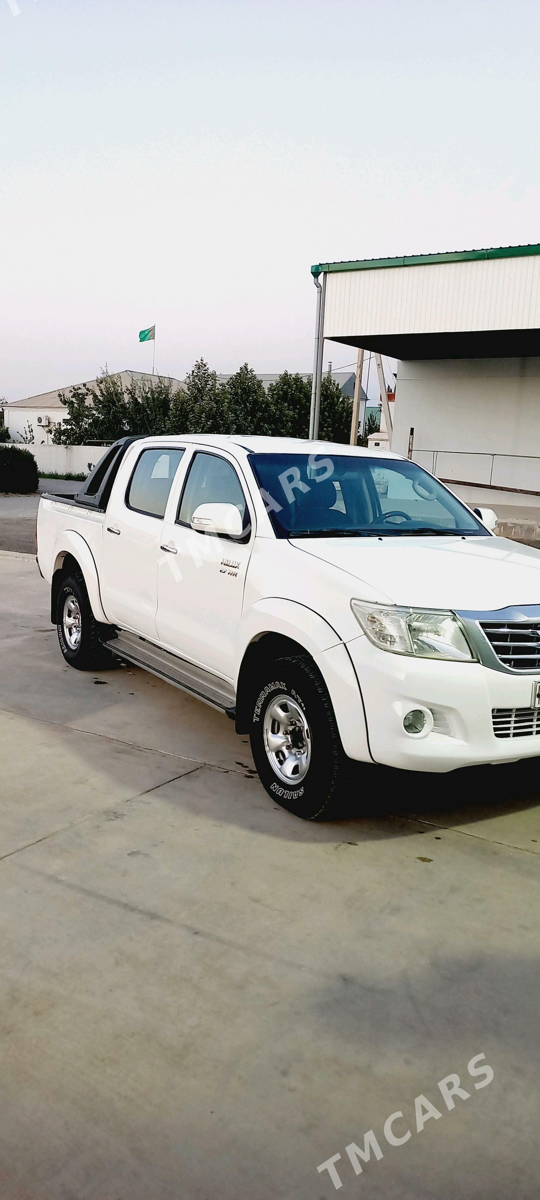 Toyota Hilux 2013 - 300 000 TMT - Gökdepe - img 2