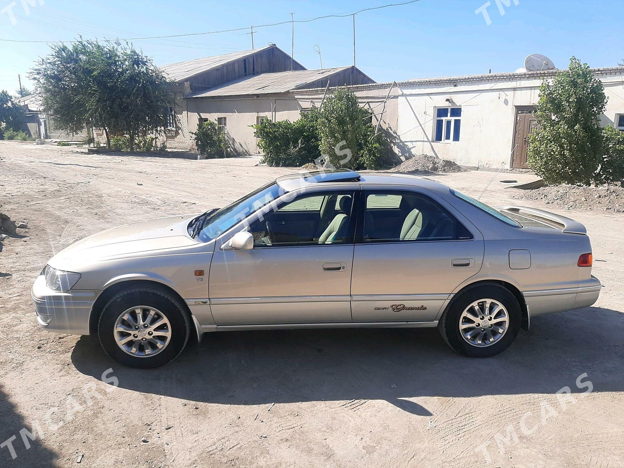 Toyota Camry 2001 - 230 000 TMT - Кёнеургенч - img 7