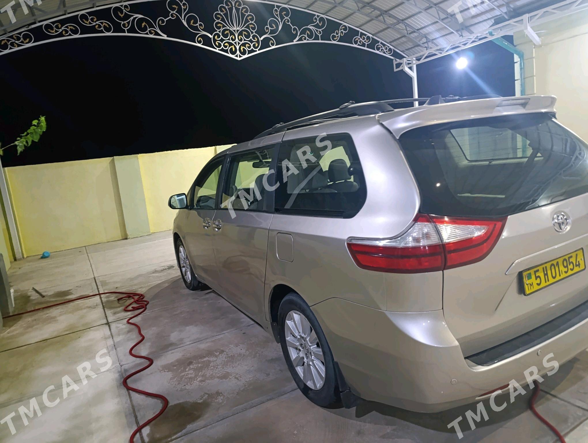 Toyota Sienna 2018 - 350 000 TMT - Сейди - img 2