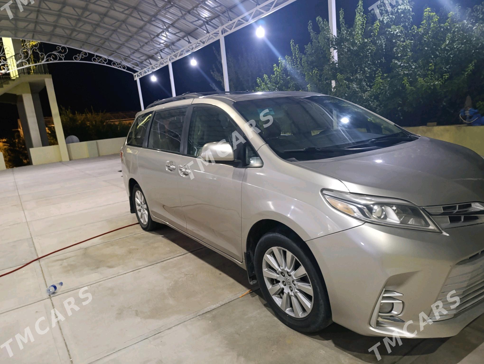 Toyota Sienna 2018 - 350 000 TMT - Seýdi - img 3