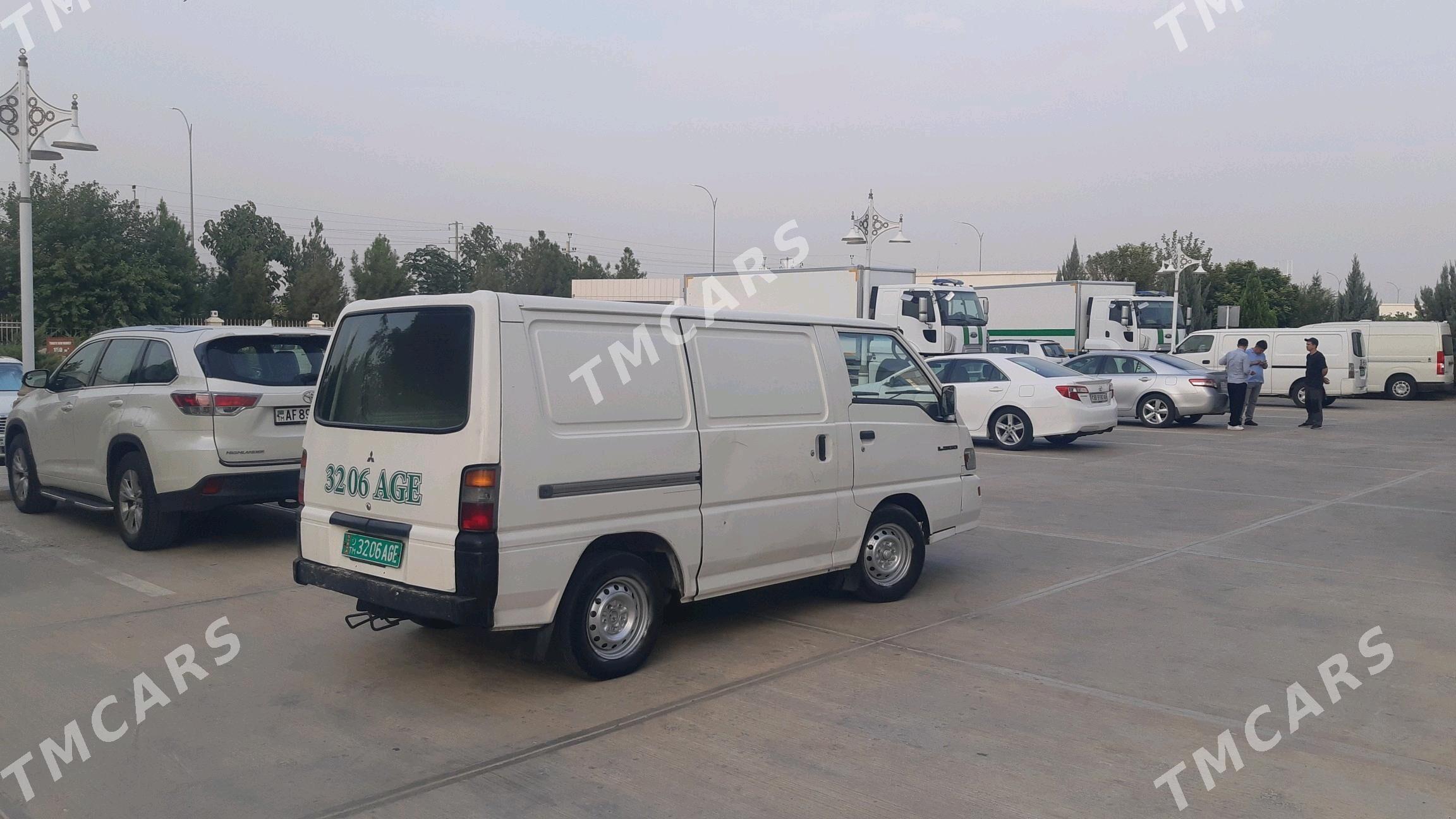 Toyota Hiace 2004 - 52 000 TMT - Ашхабад - img 3