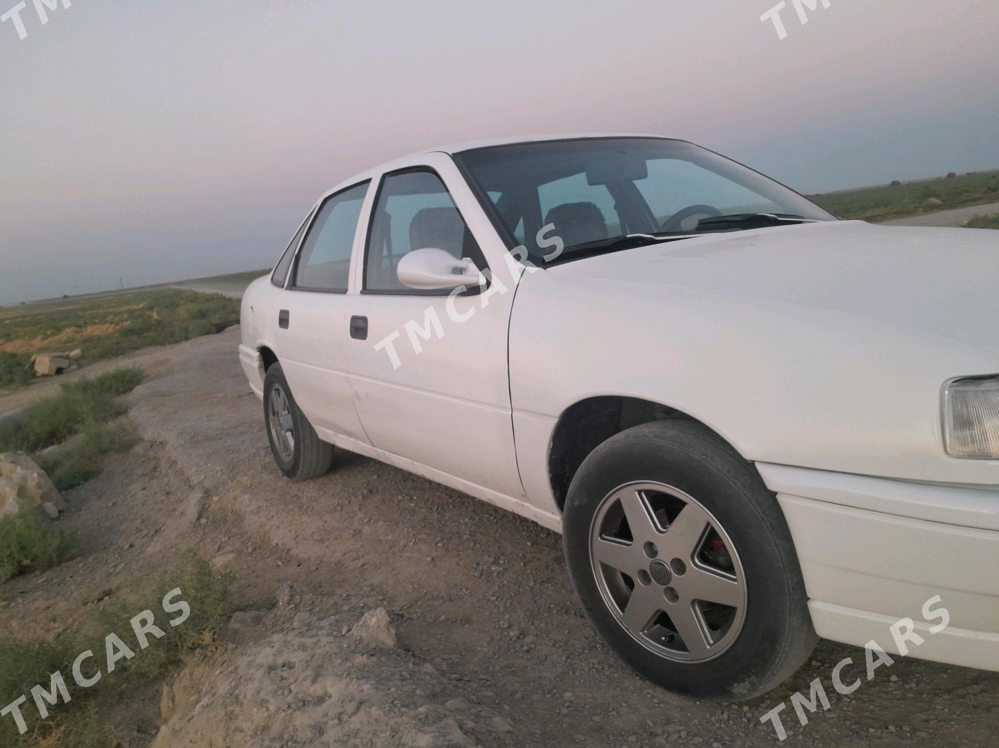 Opel Vectra 1990 - 23 000 TMT - Бахарден - img 4