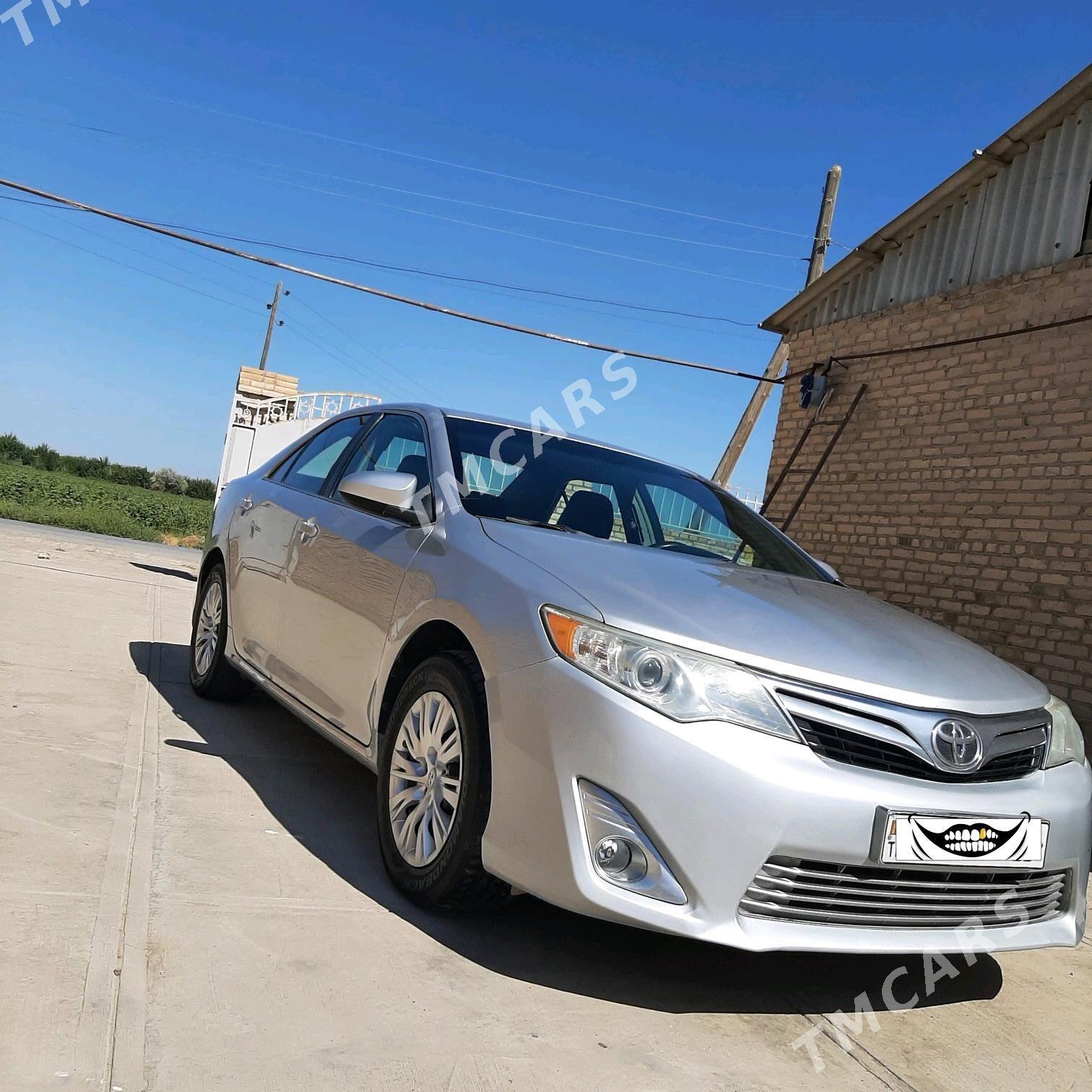 Toyota Camry 2012 - 188 000 TMT - Саят - img 4