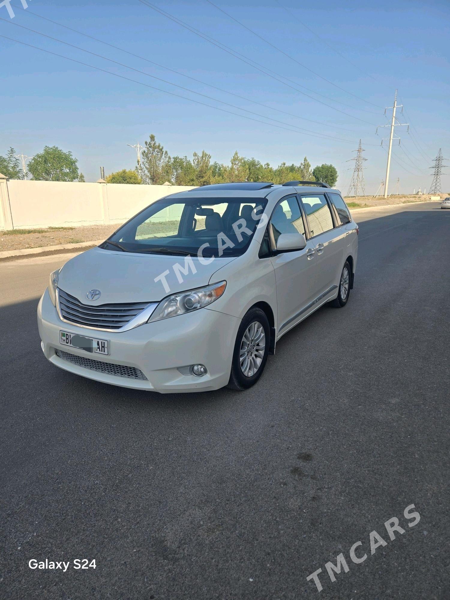 Toyota Sienna 2016 - 345 000 TMT - Гёкдепе - img 4