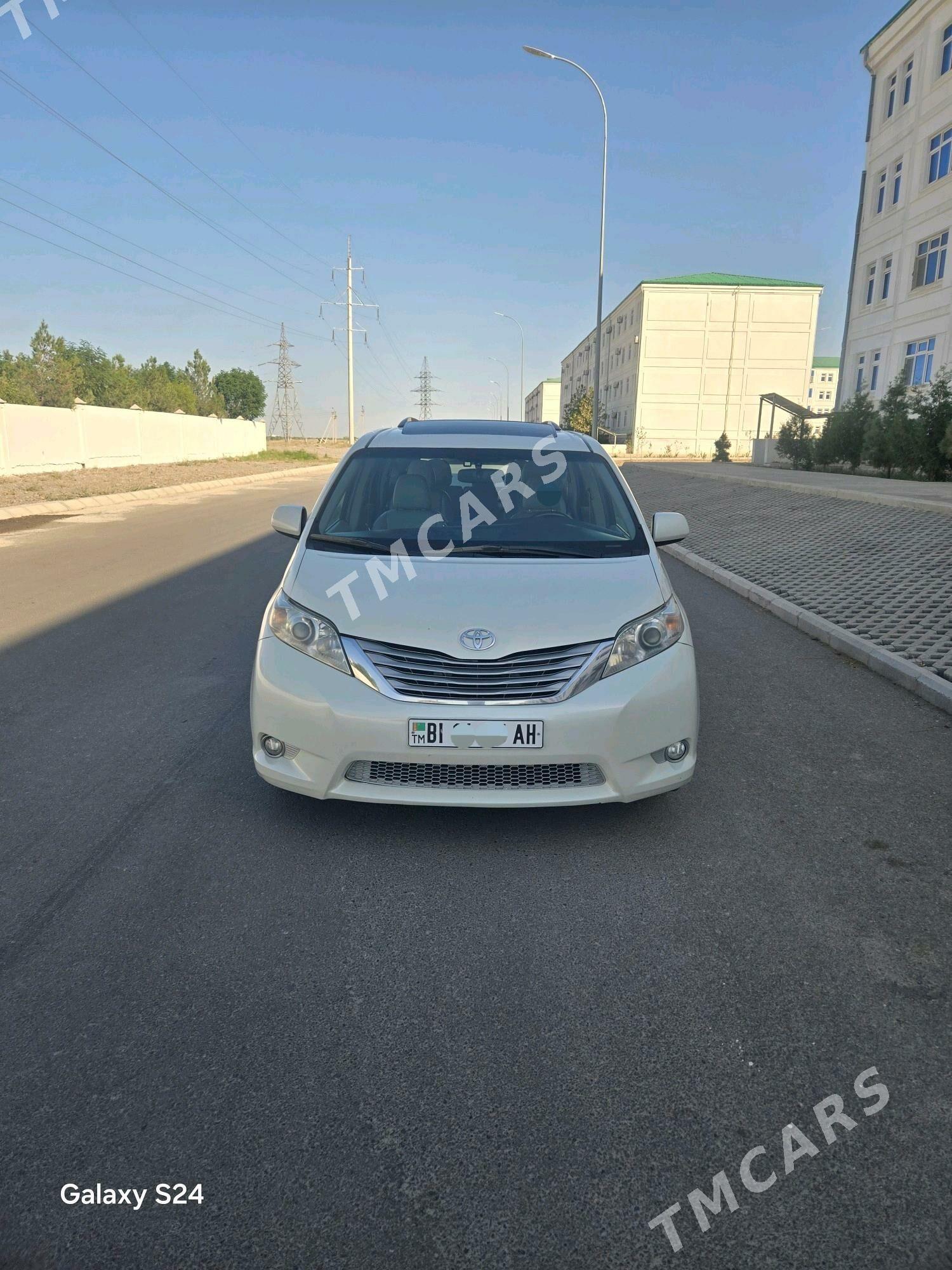 Toyota Sienna 2016 - 345 000 TMT - Гёкдепе - img 5